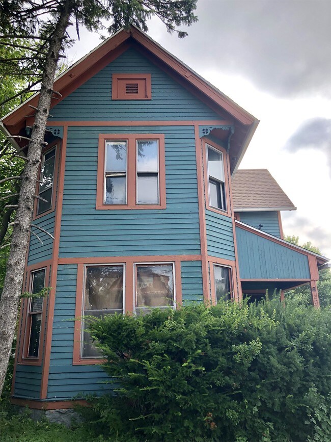 2059 W 98th St Cleveland, OH Apartment Finder