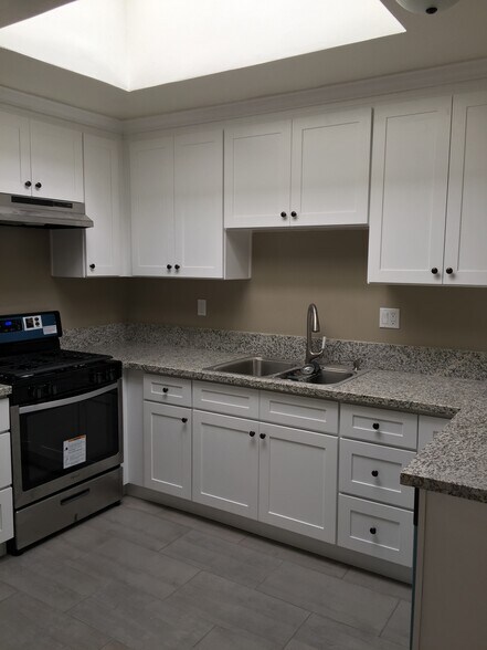 Building Photo - 132 Gaviota Ave