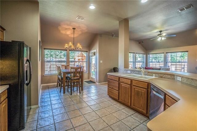 Building Photo - 11186 Newberry Dr