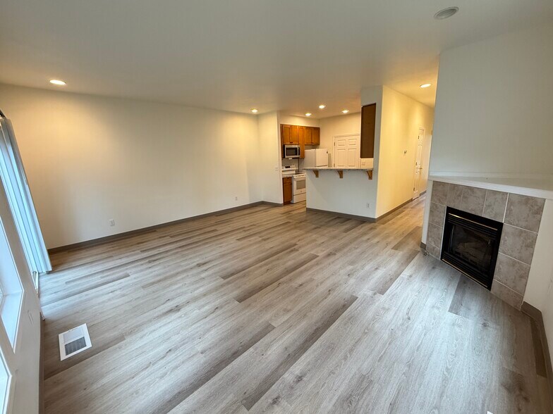 Building Photo - 3277 NE 14th Ave