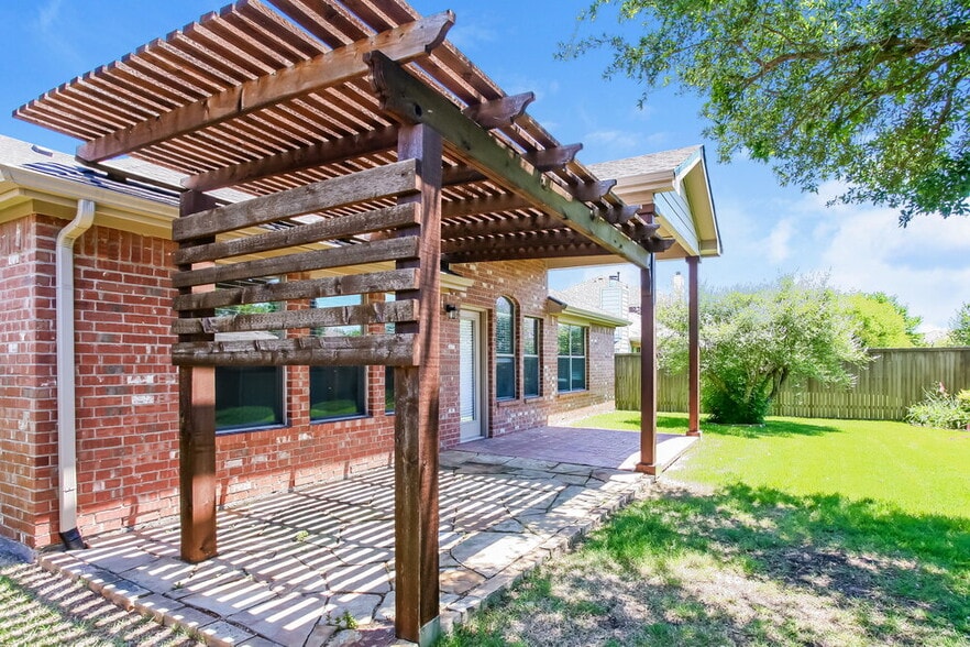 Building Photo - 206 Cox Dr