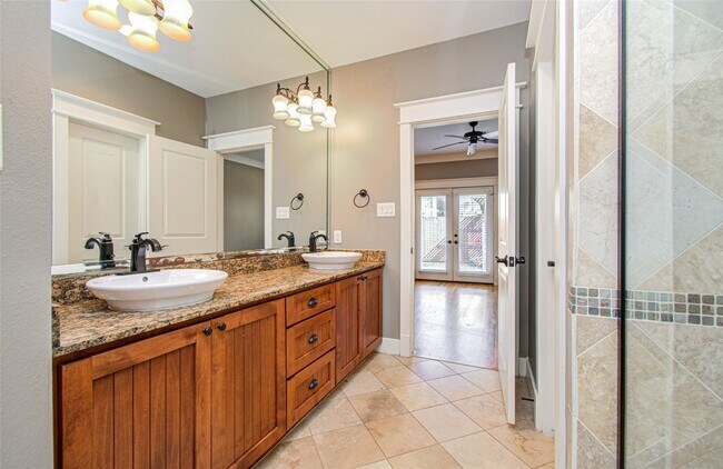 Building Photo - 1034 Dunbar St