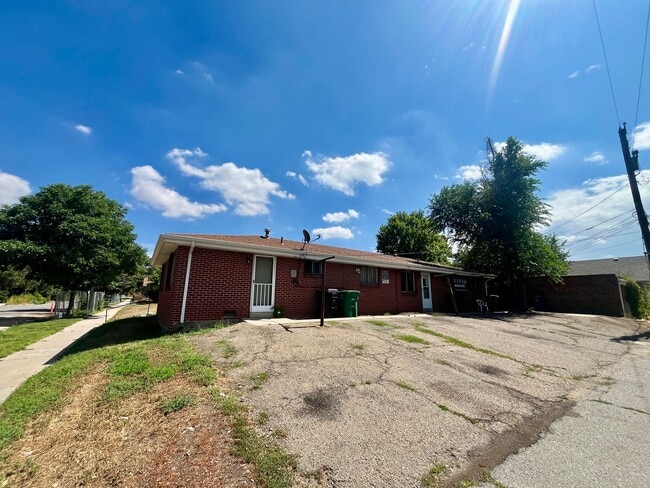 Building Photo - Nice 2 bed 1 bath in Cole Neighborhood nea...
