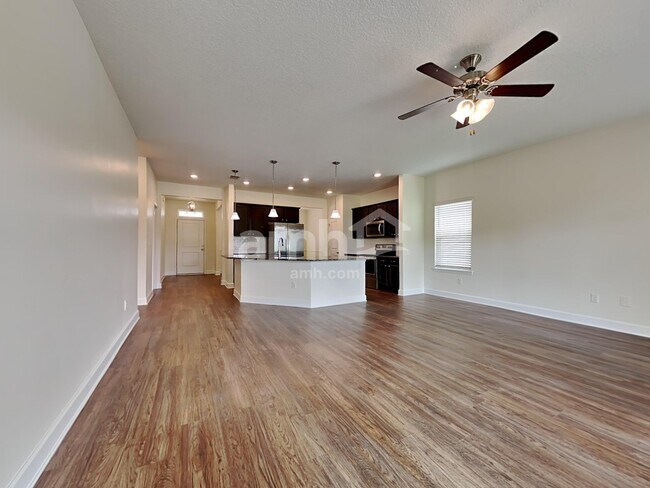 Building Photo - 970 Sunny Stroll Dr