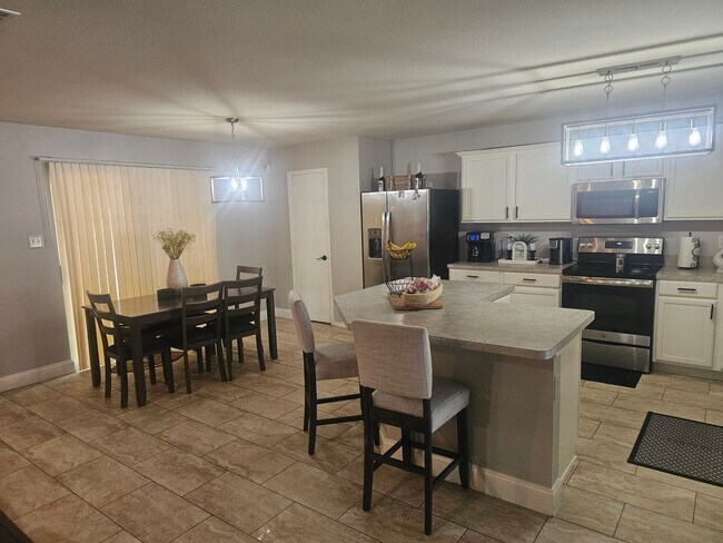 Building Photo - 3 BR/2.5BA | Updated Single Family Home | 2-Car Garage Parking | In Grand Prairie!