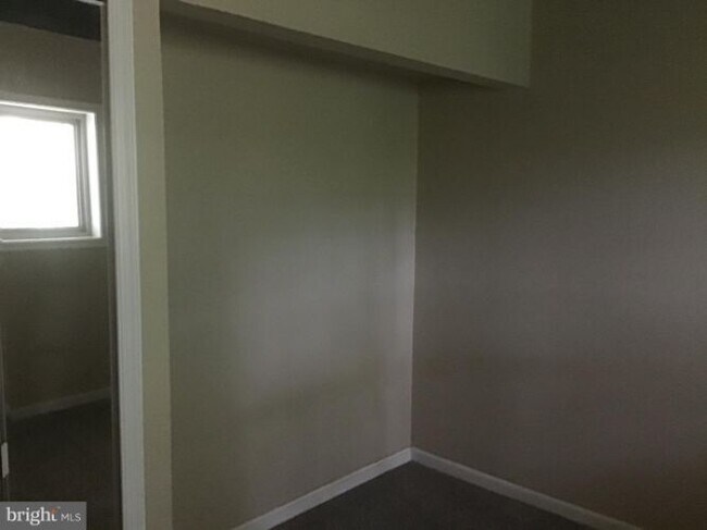 Building Photo - 4381 Americana Dr