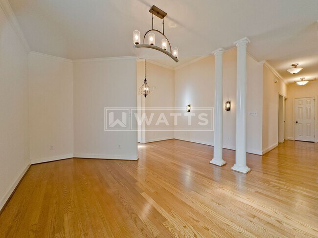 Building Photo - Spacious 3-Bed, 2-Bath Riverchase Garden Home