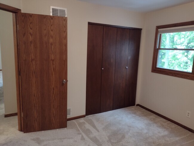 Building Photo - 1000 E Veterans Way