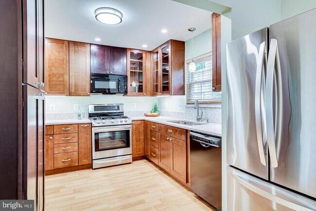 Building Photo - 13491 Old Dairy Ct