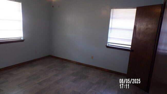 Building Photo - Fantastic Redo located in Terrace Hills.
