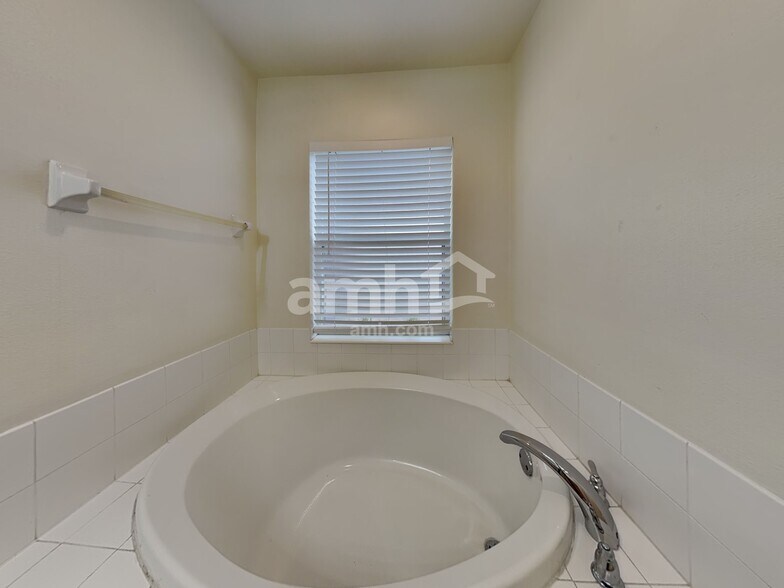 Building Photo - 10126 41st Ct E