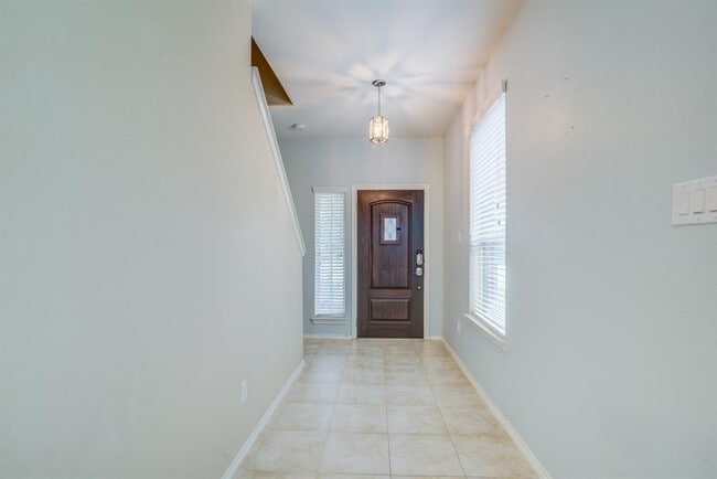 Building Photo - 6879 Dogwood Cliff Ln