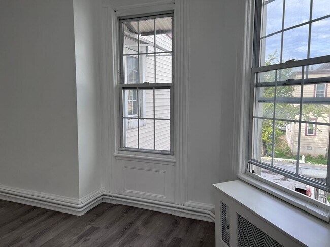 Building Photo - 618 16th St