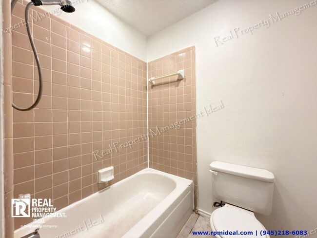 Building Photo - 1801 Quail Run Dr