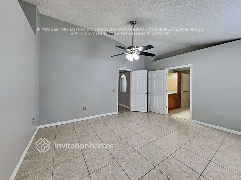 Building Photo - 1622 Hudderfield Cir W