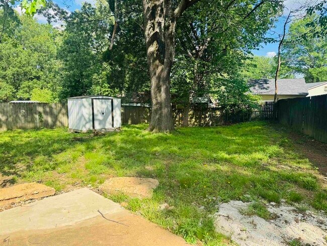 Building Photo - 6615 Hartford Dr