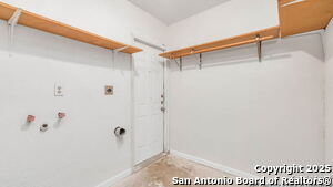 Building Photo - 334 Shin Oak Dr