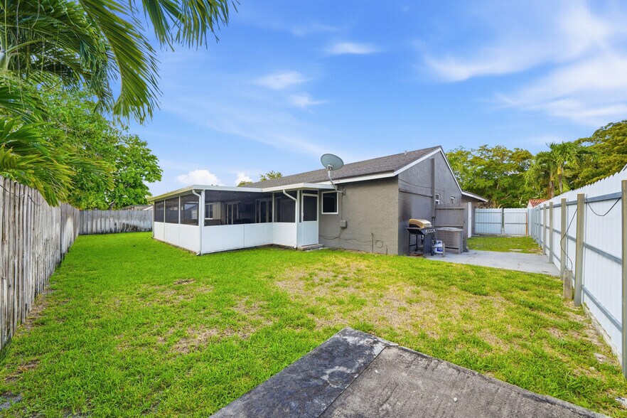 Building Photo - 19655 NW 62nd Ct