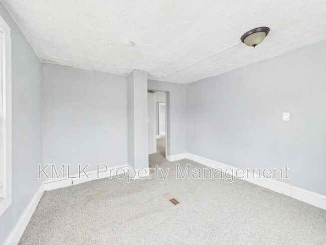 Building Photo - 36 23rd St SW