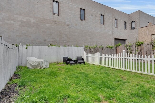 Building Photo - 3 BR 2 bath Bloomfield/Upper Lawrenceville...
