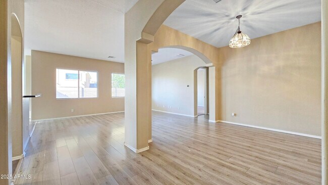 Building Photo - 13586 W Monte Vista Rd