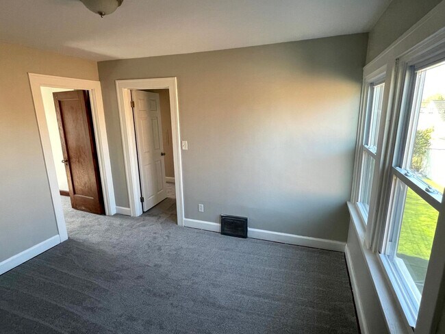 Building Photo - 6711 Dartworth Dr