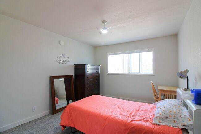 Building Photo - 1311 Goethals Dr
