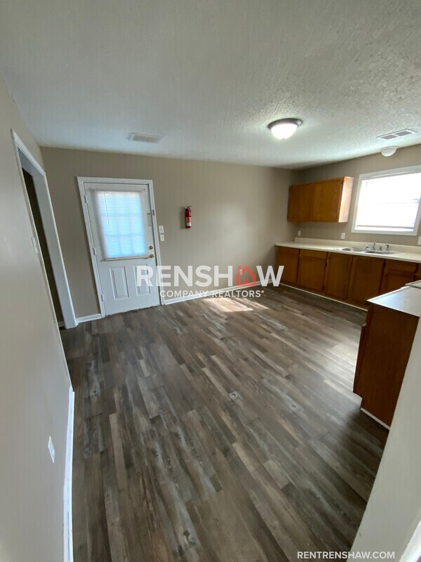 Building Photo - 632 Lee St