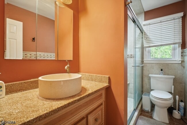 Building Photo - 195 Chaucer Dr