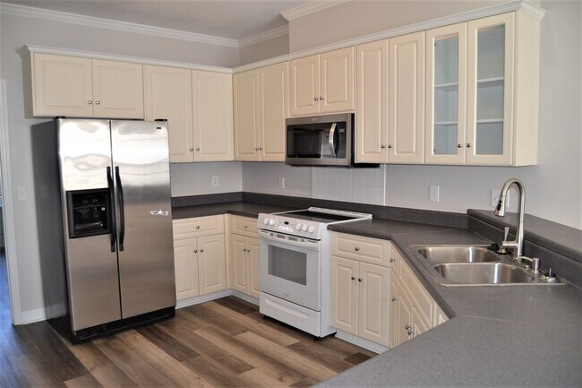 Building Photo - 351 Barnsley Dr