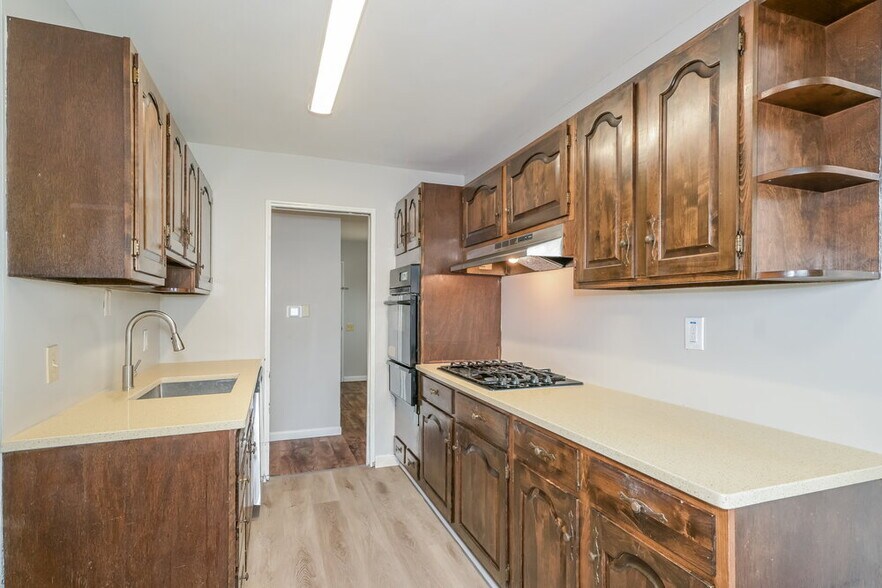 Building Photo - 2544 Netherton Dr