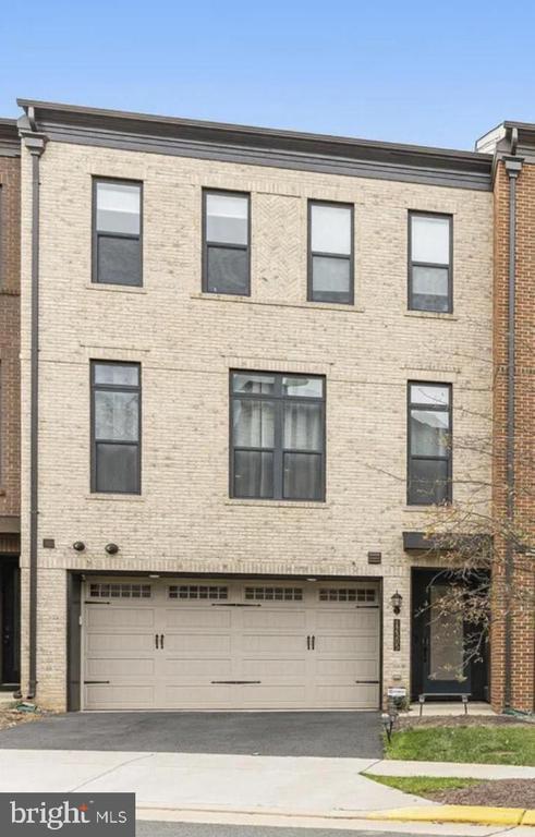 Building Photo - 12305 W Oaks Dr