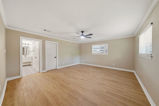 Building Photo - 417 13th Ave N