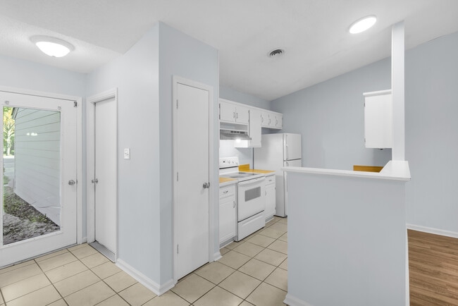 Building Photo - 1611 RaceTrack Rd