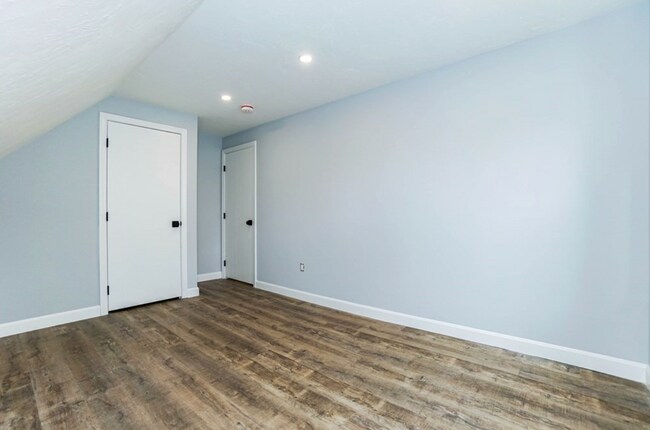 Building Photo - 12 Settlers Ln
