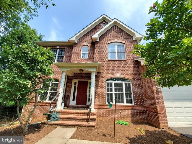 Building Photo - 3301 Buckley St