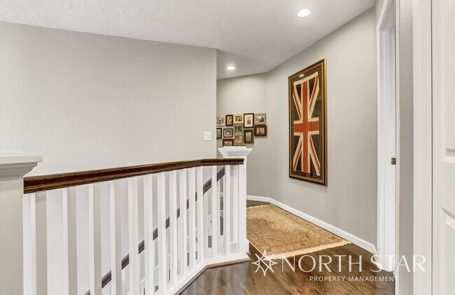 Building Photo - $1000 Off First Months Rent in Lake Oswego