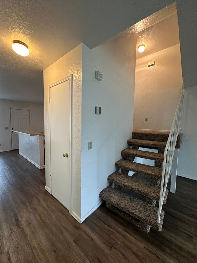 Building Photo - 1311 Eastgate Dr