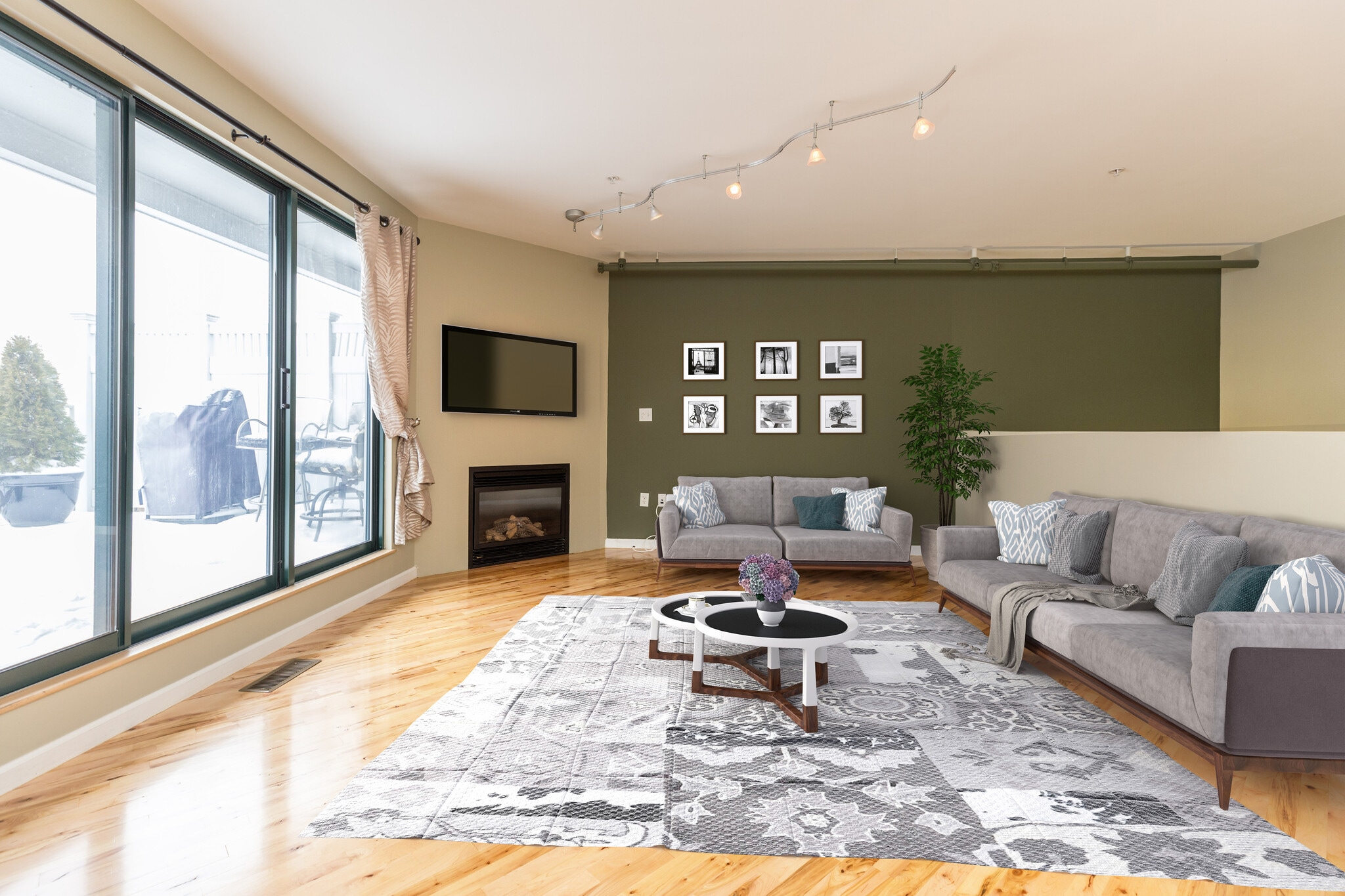 Building Photo - 210 Broadway