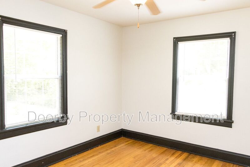 Building Photo - 219 Sequoia Dr