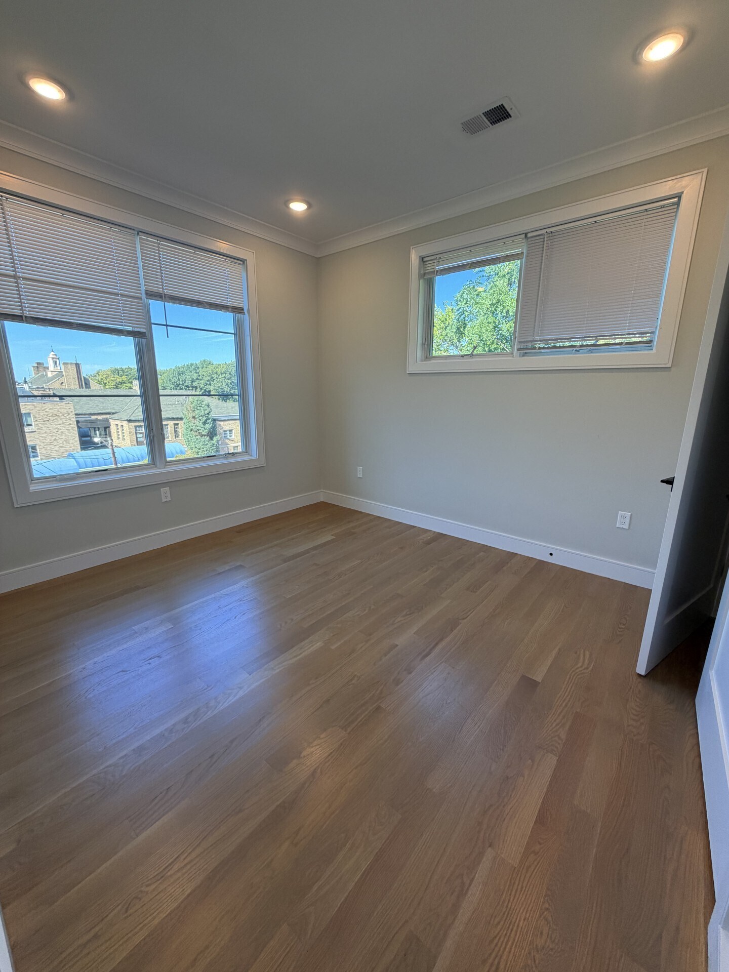 Building Photo - 104 Warren St