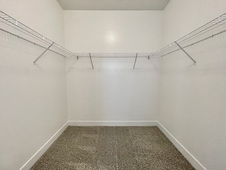 Building Photo - 641 N 380 W