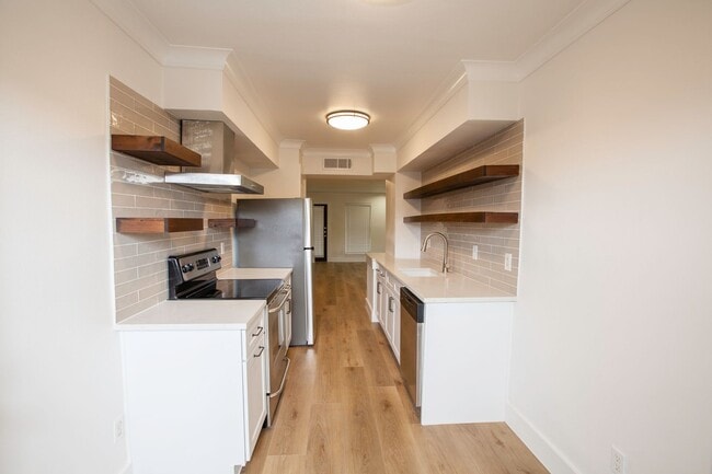 Building Photo - Remodeled Central Dallas Condo