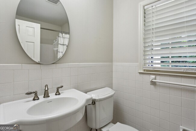 Building Photo - 4708 Tall Pines Dr NW