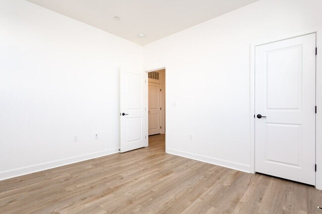 Building Photo - Contemporary Living in the Heart of Millenia
