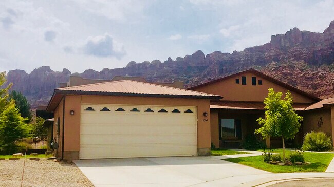 Building Photo - 3366 Oleander Ln