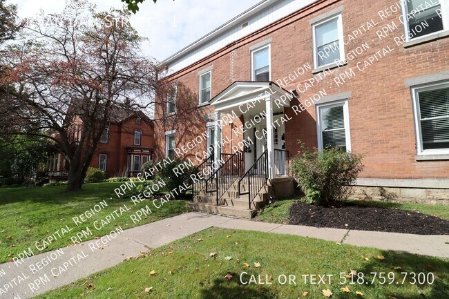 Building Photo - 91 Van Dam St