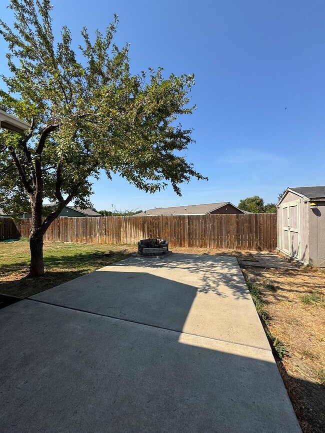 Building Photo - Modern 3BR/2BA Rental with Large Kitchen & Living Room