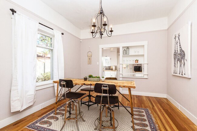 Building Photo - STUNNING HISTORIC HOME