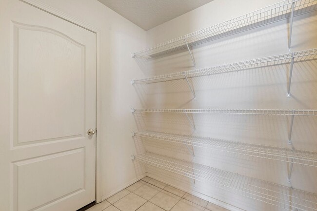 Building Photo - Very Clean 3 Bedroom Home with Community Pool _ Pet Friendly!